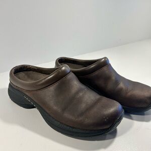 Merrell Women’s Brown Leather Slip-On Clogs Size 6.5 Comfort Work Shoes